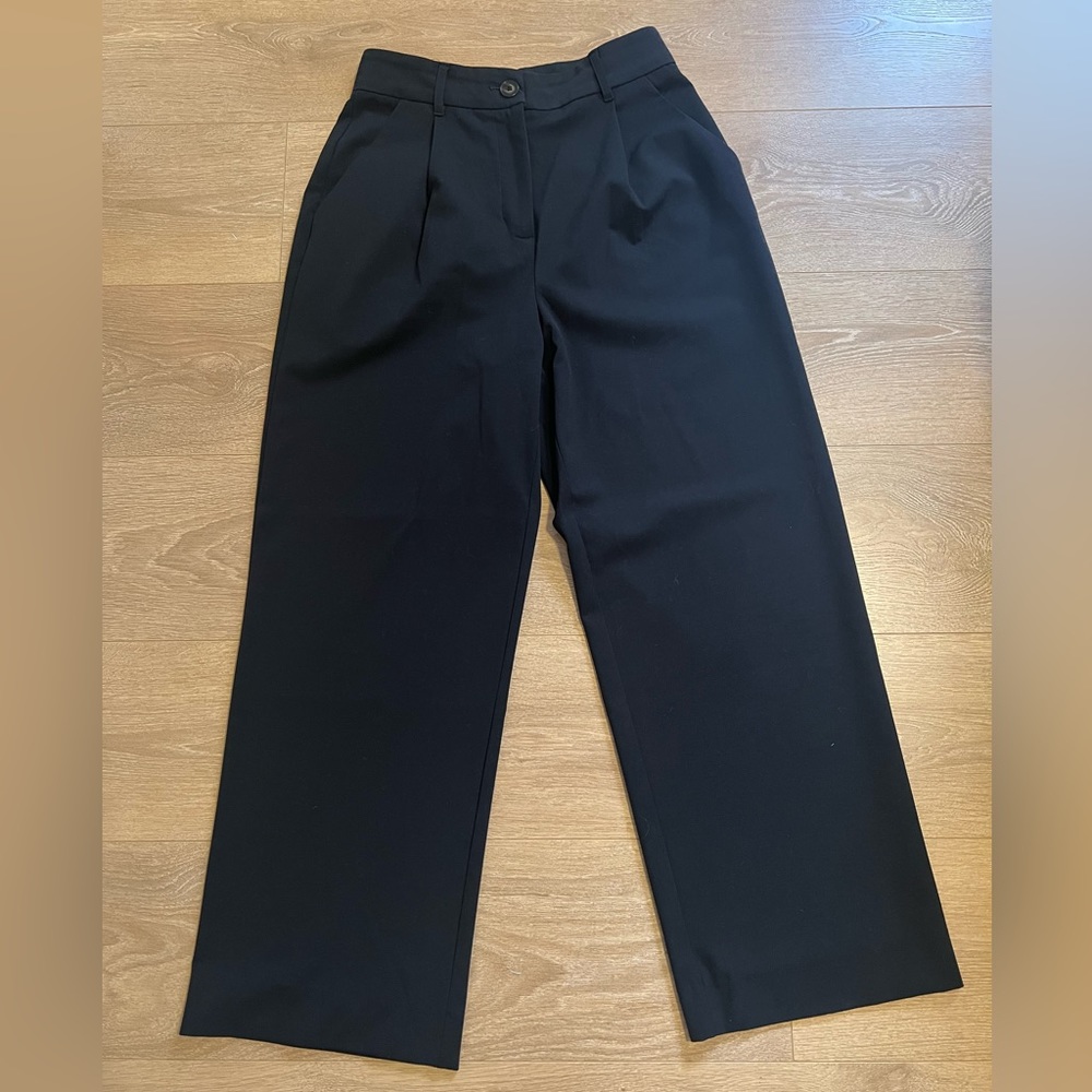 Black wide leg pleated trousers size 4